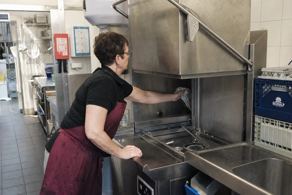 gastro spuelmaschine reinigen innenraum - Gastro-Sp&uuml;lmaschine reinigen und entkalken: Wartungsanleitung f&uuml;r den Betrieb